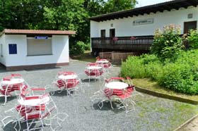 Biergarten und Steakhaus - zur Vergrerung ins Bild klicken!